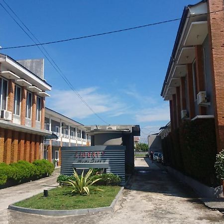 Liberty Homestay Parit  外观 照片