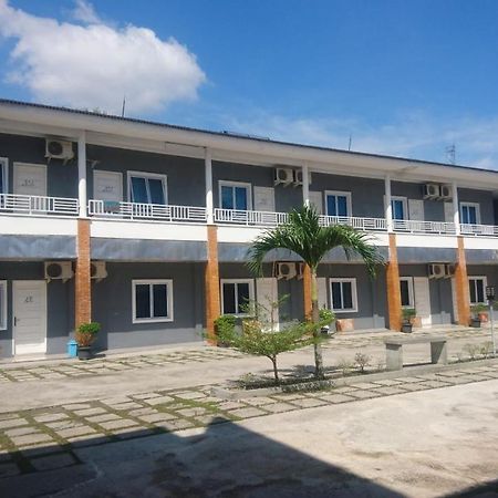 Liberty Homestay Parit  外观 照片