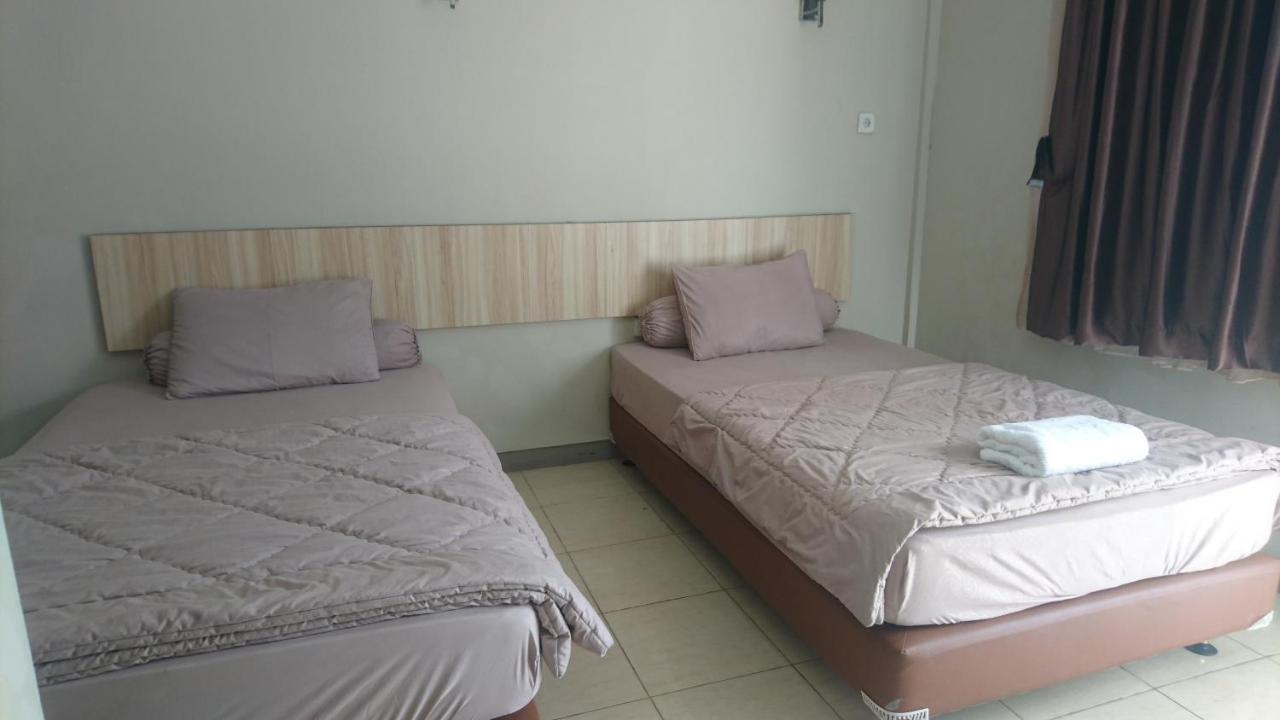 Liberty Homestay Parit  外观 照片