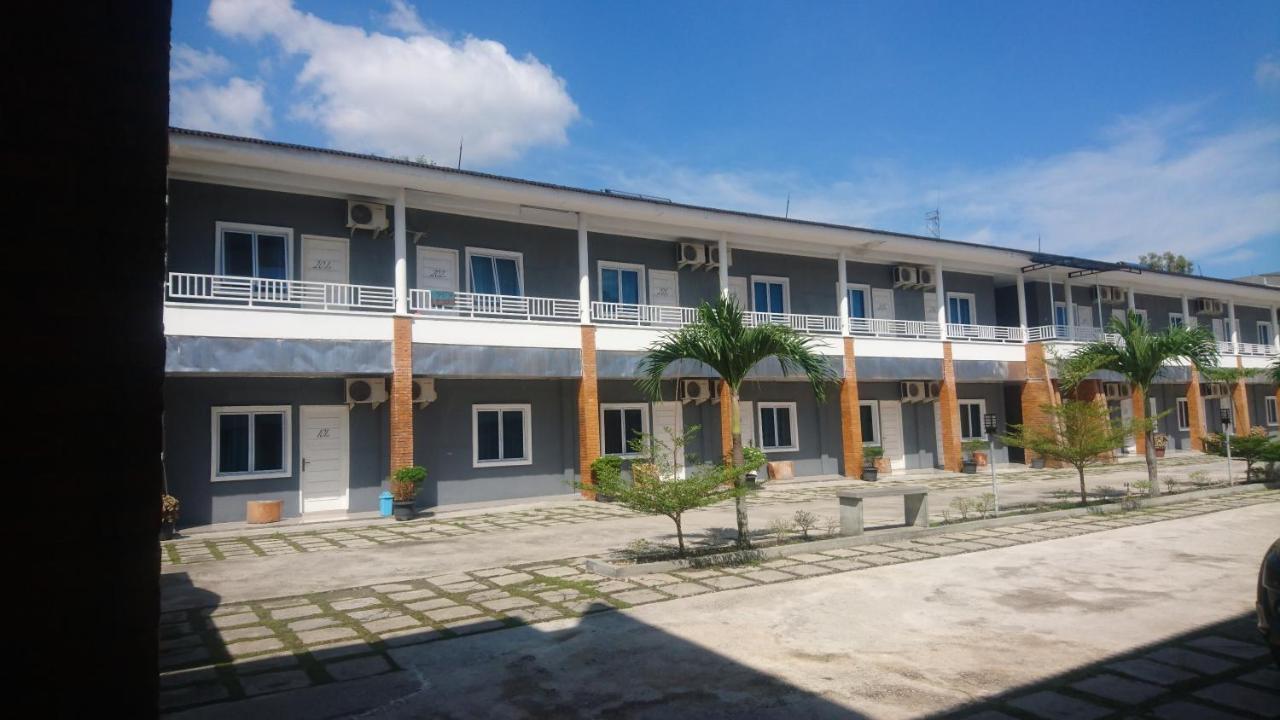 Liberty Homestay Parit  外观 照片