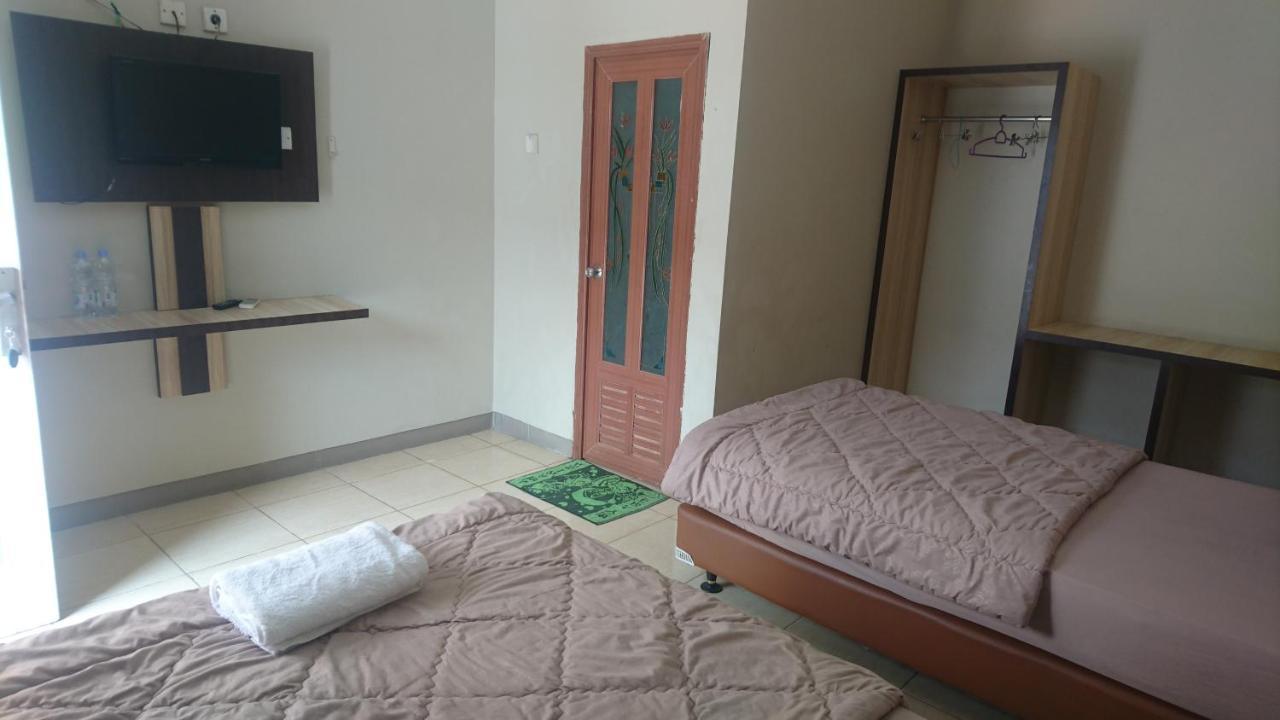 Liberty Homestay Parit  外观 照片